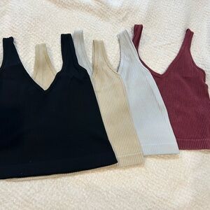 Crop top fitted tanks. 4-pack S/M